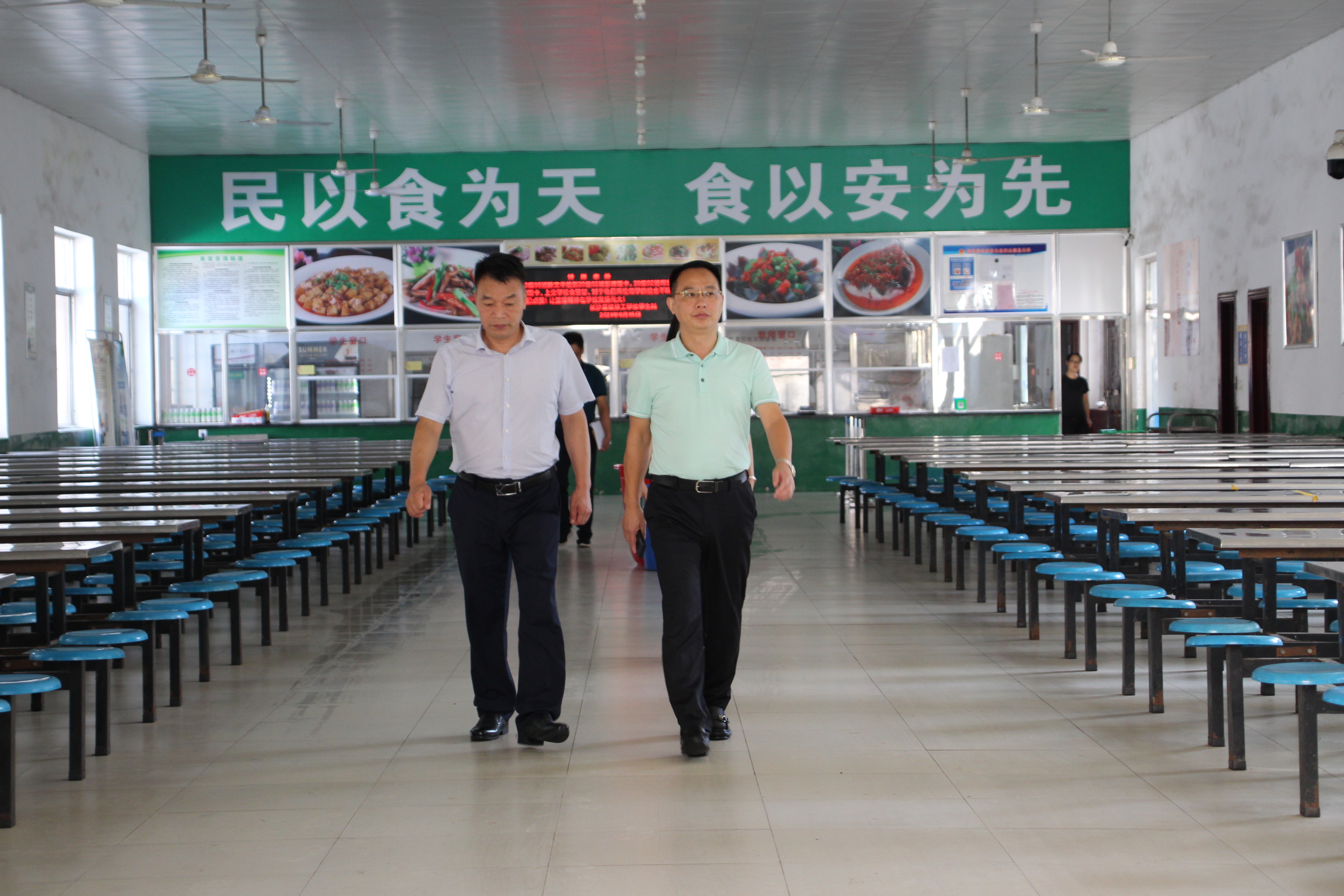 长沙高级技工学校与湖南意达机电工程有限公司召开校企合作交流座谈会议