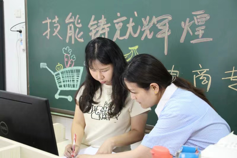 教师风采(1).jpg